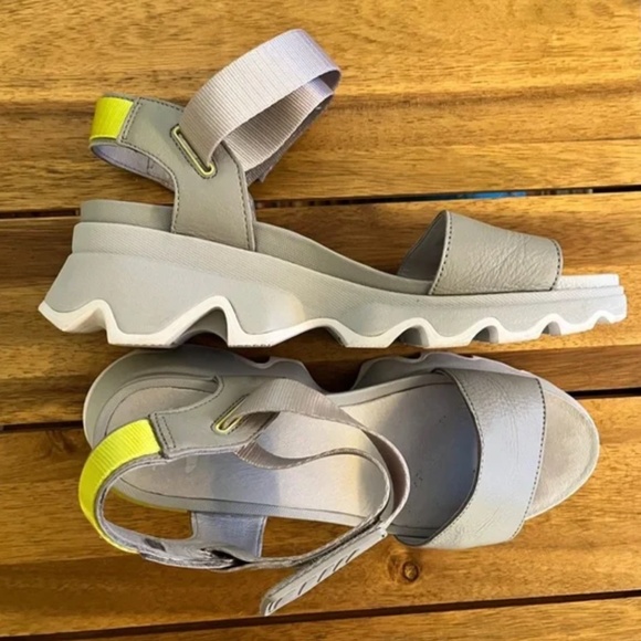 Light gray kinetic Street sorel sandals. Comfortable. Funcional. Cute. - Picture 3 of 4